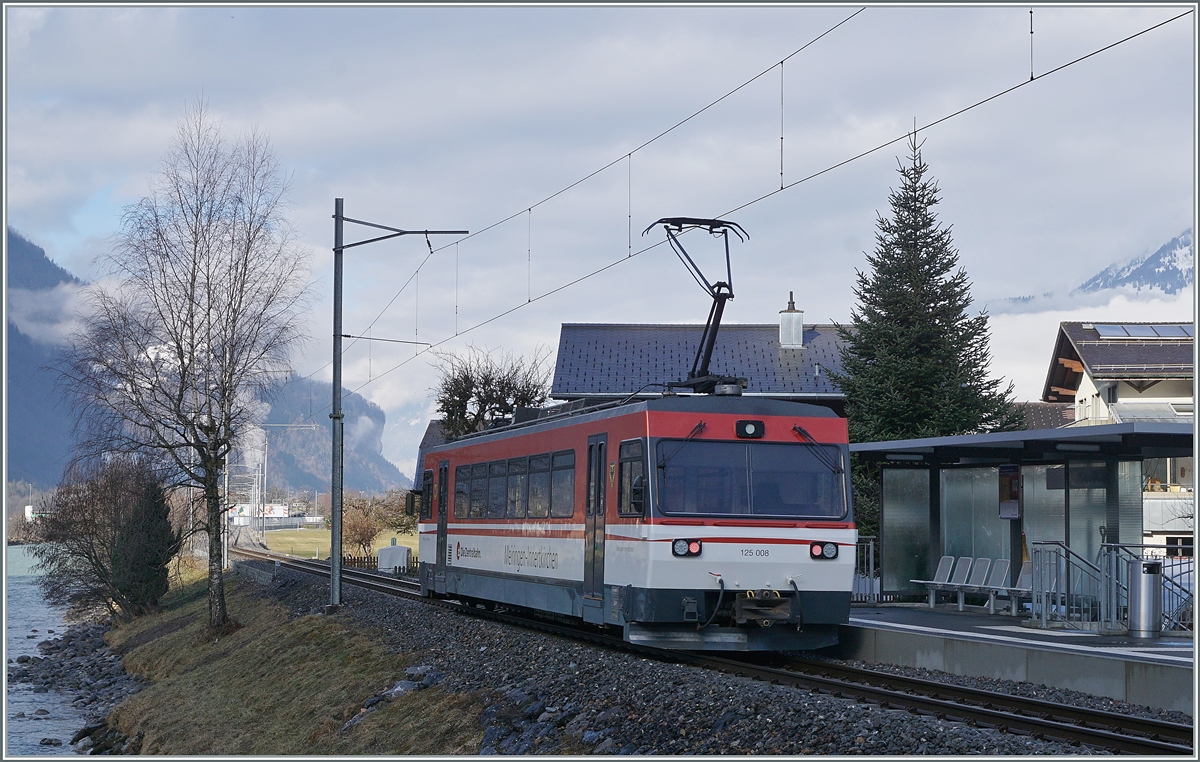 Seit dem 1. Januar hat die Zentralbahn die MIB übernommen und einige Fahrzeuge zeigen sich schon mit entsprechenden Änderungen. Im Bild zeigt sich der Be 125 008, bei der MIB als Be 4/4 8 geführt und im Innenraum mit 90 85 8470 008-6 angeschrieben ist. Der Triebwagen ist auf der Fahrt von Innertkirchen nach Meiringen und verlässt gerade die Haltestelle Aareschlucht West. 

17. Februar 2021  