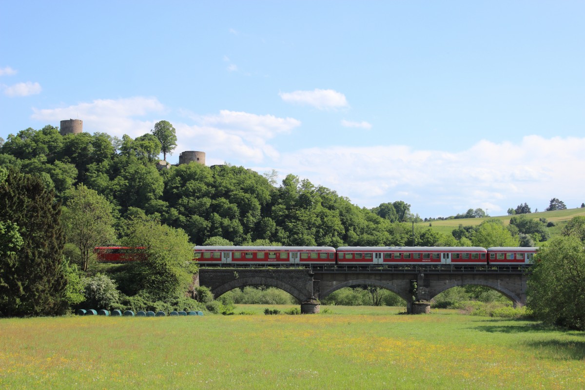 Verstärkerzug des RE9 Rhein-Sieg-Express Richtung Siegen in Blankenberg(Sieg).
Mittlerweile werden die Verstärkerzüge auch mit Talent 2 in Doppeltraktion gefahren.