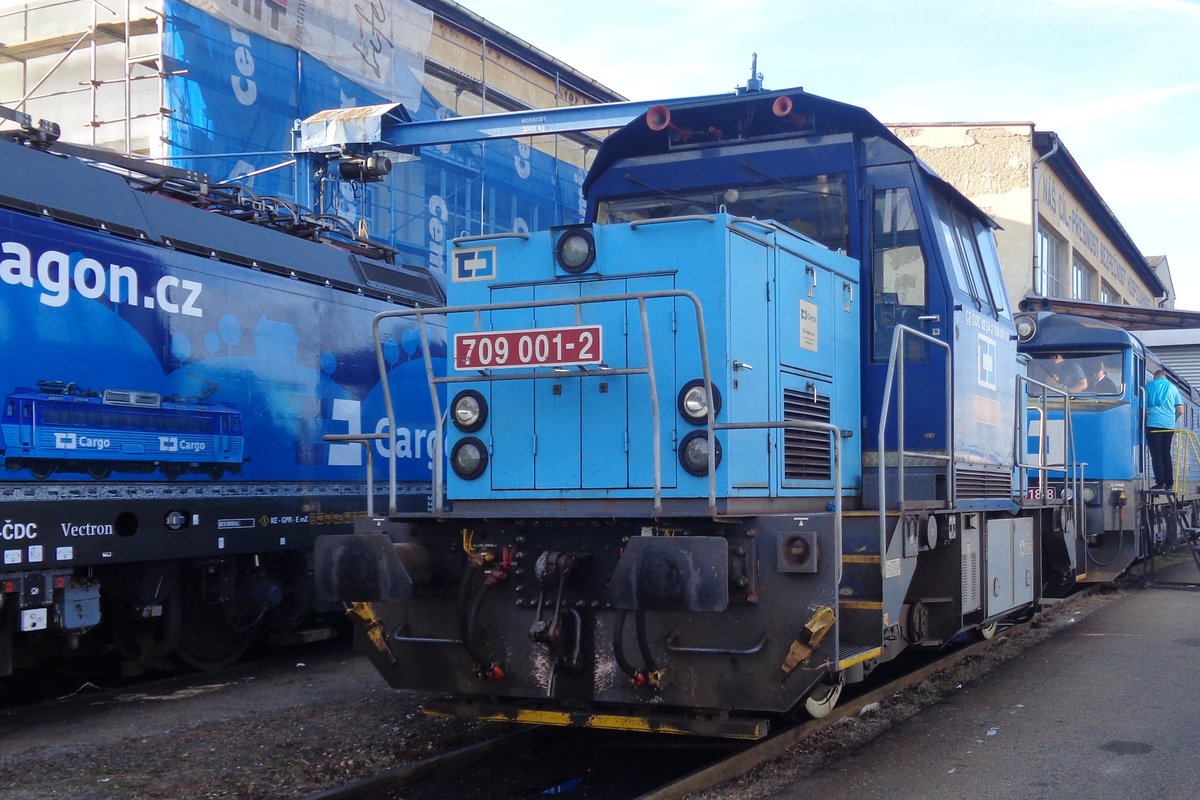 Während der Nationaler Bahntag steht 709 001 ins Bw von Ceske Budejovice.