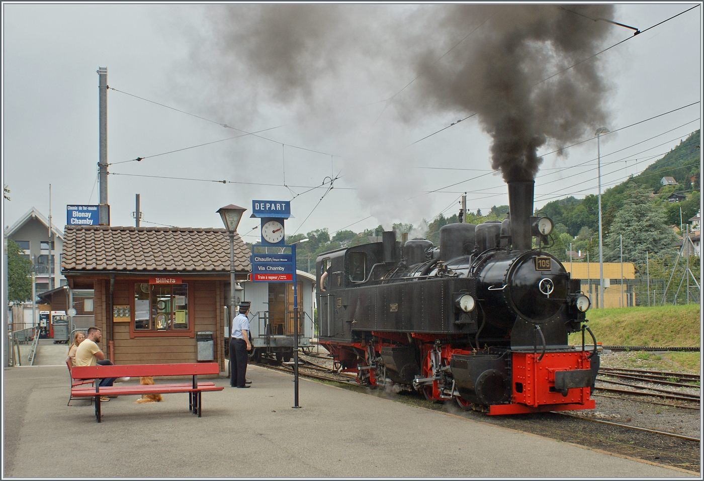 Die SEG G 2x 2/2 105 der Blonay-Chamby Bahn wartet in Blonay auf die Abfahrt nach Chaulin. 

9. Juni 2024
