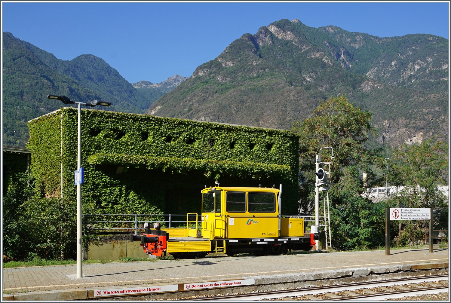 Ein RFI Diensttraktor in Verres. 

11. Sept. 2023