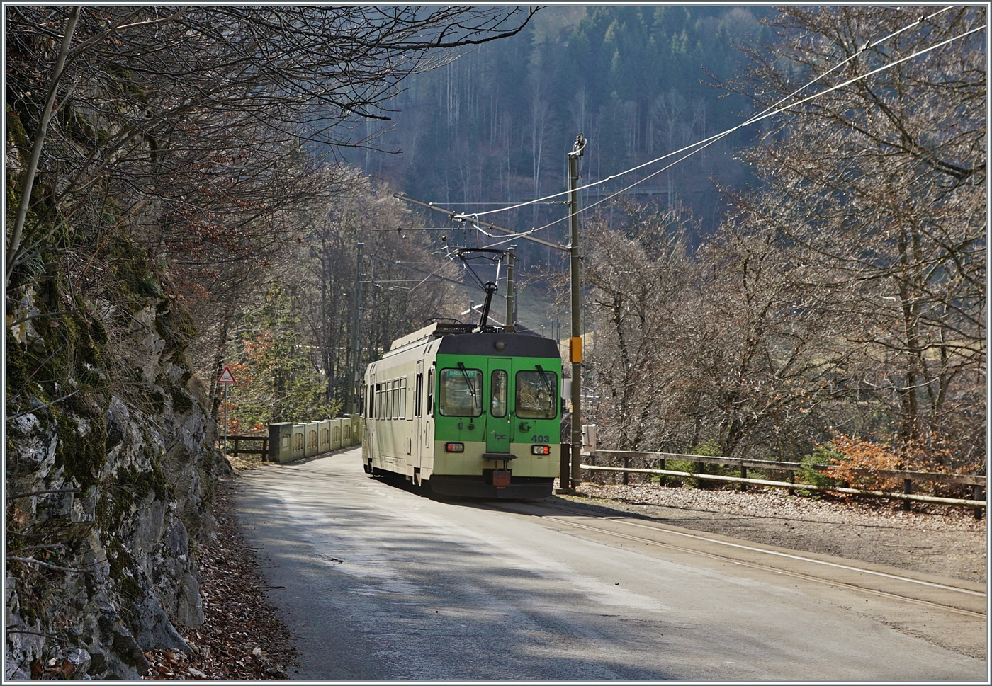Mit dem ASD BDe 4/4 403 am Zugschluss erreicht ein ASD Regionalzug von Le Sépey kommend in Kürze Les Planches.

17. Feb. 2024

