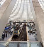 Im Sandwich zweier SNCB/NMBS der Serie 18, geführt von der HLE 1810 und einer schiebenden HLE 18er, fährt der IC 536 (Eupen - Lüttich/Liège-Guillemins - Brüssel – Gent