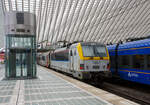 Die NMBS/SNCB HLE 1851 schiebt den IC (Ostende – Brügge – Gent – Brüssel - Lüttich/Liège-Guillemins – Eupen) am 21 Oktober 2025 vom Bahnhof