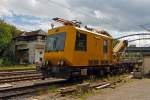 Gegen�ber dem Reiterstellwerk Kreuztal Fahrdienstleiter (Kf) ist am 28.08.2014 das IFO (Instandhaltungsfahrzeug f�r Oberleitungsanlagen) Schweres Nebenfahrzeug Nr.