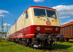 Die 120 004-7 im Farbdesign wie bei Ablieferung (1980), ex DB 752 004-2 am 09.04.2016 im DB Museum Koblenz, Vorserien-Lokomotive der BR 120.