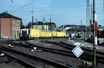 214 257-8 mit Tunnelrettungszug in W�rzburg im September 1990.