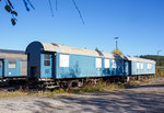   Wohnschlafwagen 423 (Bauart 430) 60 80 99-25 765-1 der DB Netze (GB Bahnbau BNO Karlsruhe), abgestellt am 16.11.2013 in Kreuztal.