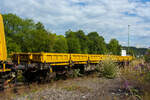 Vierachsiger Drehgestell-Flachwagen mit Drehrungen, 37 80 3947 001-8 D-DBG, der Gattung Res, der DB Bahnbau GmbH (noch als DBG - Deutsche Bahn Gleisbau GmbH eingestellt), ist am 14 August 2013 im Rbf Betzdorf/Sieg, gekuppelt mit dem Gleisarbeitsfahrzeug GAF 100 R/A (Schweres Nebenfahrzeug Nr. 97 17 52 112 18-7), abgestellt

Der Wagen wurde 2008 vom bulgarischen Hersteller Transwagon AD in Burgas gebaut.

TECHNISCHE DATEN: 
Spurweite: 1.435 mm (Normalspur)
Anzahl der Achsen: 4 (in 2 Drehgestellen)
Länge über Puffer: 19.900 mm
Drehzapfenabstand: 14.860 mm
Achsabstand im Drehgestell: 1.800 mm
Laufraddurchmesser: 920 mm (neu)
Länge der Ladefläche: 18.660 mm 
Fußbodenhöhe der Ladefläche: 1.170 mm
Ladefläche: 51 m²
Eigengewicht:  25.100 kg 
Max. Zuladung: 54,5 t (ab Streckenklasse C)
Max. Geschwindigkeit: 100 km/h (beladen) / 100 km/h (leer)
Kleinster bef. Gleisbogenradius:  35 m
Bremse: KE-GP (LL)
Verwendungsfähigkeit: RIV
