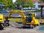   Der Takeuchi TB 250 ZW Zweiwege-Minibagger (Kompaktbagger) der Firma SCHLEIS GmbH - Bauunternehmung, selbstfahrendes schienengebundenes Ger�t Registrier-Nr.