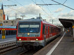 Der Dieseltriebzug 928 255 / 628 255 „Bad Laasphe“ (95 80 0928 226-8 D-DB / 95 80 0628 226-1 D-DB) der Kurhessenbahn (DB Regio) am 02.01.2019 auf �berf�hrungsfahrt durch den Bahnhof