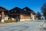 Das ehemalige Empfangsgeb�ude vom Bahnhof L�beck-Travem�nde Hafen (Hafenbahnhof) am 21 April 2026.