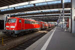 Der RB16 (M�nchen–Treuchtlingen) der DB Regio Bayern am 28 M�rz im Hauptbahnhof M�nchen, im Sandwich zweier 111er.