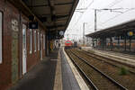 Die DB 193 040 (91 80 6193 040-3 D-DB) eine SIEMENS Vectron MS der DB Cargo AG fährt am 21 Januar 2025 mit einem leeren Autotransportzug (von Emden kommend) durch den Bahnhof Rheine in Richtung