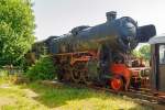   Die Güterzug-Dampflokomotive 52 662 (altbau), ex DR 52 1662-7, am 09.06.2014 im Eingangsbereich vom Dampflok-Museum Hermeskeil.
