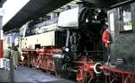 65 018 in Würzburg bei einer Ausstellung. Nach der Ausstellung wurde die Lok zu einer Museumsbahn in Holland gebracht. Aufnahme 11.10.1981.