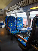 Innenraum /Interieur im zweite Klasse Großraumabteil im Oberdeck eines Metronom-Doppelstockwagen der vierten Generation (der Bauart „Görlitz“), mit einer Vierersitzgruppe mit
