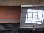 Fabrikschild LHB - Linke-Hofmann-Busch GmbH, Salzgitter-Watenstedt, 1972, Fabriknummer 407 an dem vierachsigen Drehgestell-Flachwagen mit verschiebbaren Teleskophauben für Coiltransporte, 31 80