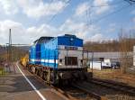   Die V 100-SP-010 (92 80 1203 146-6 D-SLG) der SLG Spitzke Logistik GmbH, ex DR 110 847-1, ex DR 112 847-9, ex DB 202 847-0, fährt am 09.03.2016, mit zwei leeren Weichentransportwagen sowie