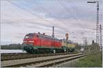 Die DB V 218 419-0 und die Westfrankenbahn V 218 460-4 warten in Lindau auf dem Seedamm auf den EC 191 von Zürich, den die beiden Loks dann nach München bringen werden.