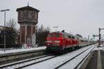 Am wetterbedingt etwas traurigen 16.Februar 2026 treft 218 321 mit der IC aus Westerland (Sylt) in Nieb�ll ein.