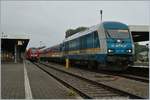 Die Alex 223 066 mit einem erschreckend kurzen Zug nach M�nchen wartet in Lindau auf die Abfahrt.