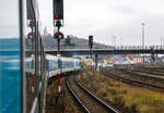 Die alexa 223 065 (92 80 1223 065-4 D-DLB) zieht am 22.11.2022, den alex RE 25 (M�nchen – Landshut – Regenburg – Schwandorf – Furth i.W.