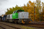   Die nun an die KAF - Falkenhahn Bau AG (Kreuztal) vermietete 271 006-9 (92 80 1271 006-9 D-VL), ein Vossloh G 1000 BB der Vossloh Locomotives GmbH drückt am 23.10.2020 mit einem Schotterzug
