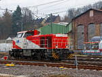 Nun f�hrt die KSW 47 (92 80 1271 027-5 D-KSW), ex D 2 der HFM, eine Vossloh G 1000 BB der KSW (Kreisbahn Siegen-Wittgenstein), am 23.12.2021 als Lz von Betzdorf (Sieg) wieder nach Herdorf zur�ck, und