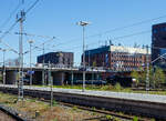 Die zurzeit an die DB Fahrwegdienste GmbH vermietete 276 034-6 (92 80 1276 034-6 D-NRAIL) eine Vossloh G 1206 der northrail GmbH (Hamburg) fährt am 21 April 2026, mit einem Flachwagenzug beladen mit Schotteraushub, durch den Hauptbahnhof Lübeck. Die Stecke Lübeck -Travemünde wird zurzeit saniert. 

Die G 1206 wurde 2007 von Vossloh in Kiel unter der Fabriknummer 5001649 gebaut und an die MRCE - Mitsui Rail Capital Europe B.V. geliefert. Ab Januar 2008 war sie als 1583 an die CFL Cargo S. A. vermietet. Im Jahr 2017 wurde sie an die northrail GmbH in Hamburg verkauft. Mieter waren u.a. Retrack GmbH & Co. KG, RBH Logistics GmbH, RVM - Regionalverkehr Münsterland GmbH und die DB Cargo AG.

Diese Vossloh G 1206 der Baureihe hat einen 12-Zylinder Caterpillar Dieselmotor vom Typ 3512B DI TA und eine Höchstgeschwindigkeit von 100 km/h. 