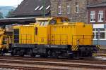   V 150.03, ex DR 110 961-0, ex DB 710 961-4, der SGL Schienen-Güter-Logistik GmbH ist am 02.08.2014 mit einem Bauzug (Materialförder- und Siloeinheiten) beim Bahnhof Siershahn (Westerwald)