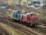 364 858-1 und 365 143-7 in Doppeltraktion in Ulm am 14.12.2013.