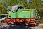 
Sie hat wohl schon bessere Zeiten gesehen....
Die Werkslok   Grevenbr�cker Kalkwerke 3  (heute Rheinkalk Grevenbr�ck GmbH) eine  Krauss Maffei M 250 B abgestellt am 29.09.2013 in Lennestadt-Grevenbr�ck .

Die Lok der Bauart B-dh wurde 1965 unter der Fabriknummer 19275 gebaut und die BWG - Butzbacher Weichenbau Gesellschaft mbH & Co. KG geliefert. 1979  kam sie dann �ber einen H�ndler zu den Grevenbr�cker Kalkwerke.
.