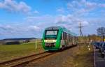 Auf besonderen Wunsch (von Olli) das ungeschnittene Original :     An dem Bahn�bergang bei Hachenburg am 13.04.2013 ging die Schranken herunter, und da ich nur Beifahrer war, konnte ich mal eben