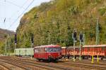 Der Schienenbus 798 760-5 (ex DB 796 760-7, DB VT98 9752) der Kasbachtalbahn (Eigent�mer ist die EVG - Eifelbahn Verkehrsgesellschaft mbH) erreicht am 12.04.2015 bald den Bahnhof Linz am Rhein.