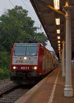 Die CFL 4011 (91 82 000 4011-4 L-CFL) mit dem DoSto-Zug als RE 14  DeLux-Express  Trier – Luxembourg (Umlauf RE 5214), steht am 05.10.2013 im Hbf Trier Gleis am 10 S�d zur Abfahrt bereit.