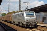   Die akiem 37028 (91 87 0037 028-4 F-AKIEM), ex SNCF Fret 437028, f�hrt am 27.08.2014 mit einem G�terzug durch den Hbf Hanau in Richtung S�den.