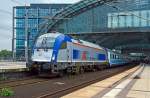   Die PKP Intercity 5 370 010 eine EU 44  Husarz  (91 51 5370 010-8 PL-PKPIC 1251) f�hrt am 26.09.2014 mit dem EC 47  Berlin-Warschau (Warszawa)-Express  von Gleis 12 aus dem Hauptbahnhof Berlin im