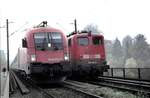 ÖBB 1016.011-7 und DB 150 164-2 auf der Donaubrücke in Ulm am 25.11.2001.