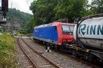 Die am die SBB Cargo International AG vermietete Re 482 011-4 „ChemOil“ (91 85 4482 011-4 CH-SBBC) der SBB Cargo AG fährt am 01 August 2025, mit einem KLV-Zug (HUPAC-Ganzzug) durch