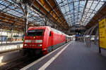 Nun hat die DB 101 090-9 (91 80 6101 090-9 D-DB) der DB Fernverkehr AG, den IC 2261 von Rostock Hbf über Lübeck Hbf nach Hamburg Hbf, am 23 April 2026 im Hauptbahnhof Lübeck
