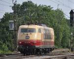 103 222-6 mit Messverkabelung fährt in Solofahrt durch Beimerstetten am 12.07.2011.