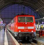   Die 111 094-9 (91 80 6111 094-9 D-DB) der DB Regio Hessen steht am fr�hen Morgen des 05.10.2015, mit dem RE 70  Riedbahn   im Hauptbahnhof Frankfurt am Main zur Abfahrt nach Mannheim Hbf bereit.