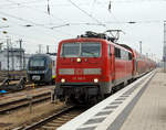   Die 111 219-2 (91 80 6111 219-2 D-DB) der DB Regio Mittelfranken fährt am 29.12.2016 mit dem RB München Hbf - Treuchtlingen in den Hauptbahnhof Ingolstadt ein.
