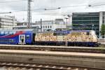 111 223-4 ( 91 80 6 111 223-4 D-ZUG) mit Entlastungszug Ulm - M�nchen am 20.08.2022.