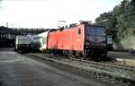 143 283-0 mit Dosto-Zug und eine 111 mit Nahverkehrszug in Geislingen/Steige am 15.08.1997.