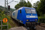 Die RBH 206 / 145-CL-206 / 145 102-0 (91 80 6145 102-0 D-RBH) der RBH Logistics GmbH, Gladbeck, ex RBH - RAG Bahn and Hafen GmbH, fährt am 28 Juli 2025 mit einem offenen Warmband-Coilzug durch