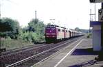 151 116-1 und eine weitere 151 mit Mittelpufferkupplung und Fad Schüttgutwagenganzzug in Hetzerath am 17.08.2002.