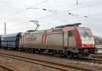   Die für die Crossrail AG fahrende 185 600-4 (91 80 6185 600-4 D-XRAIL) zieht am 03.03.2016 einen Kohlewagenzug durch Koblenz-Ehrenbreitstein in Richtung Norden.