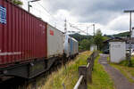 Die RAILPOOL 186 506 (91 80 6186 506-2 D-Rpool) f�hrt am 22 Juni 2024 mit einem KLV-Zug durch den Bahnhof Scheuerfeld (Sieg) in Richtung K�ln.